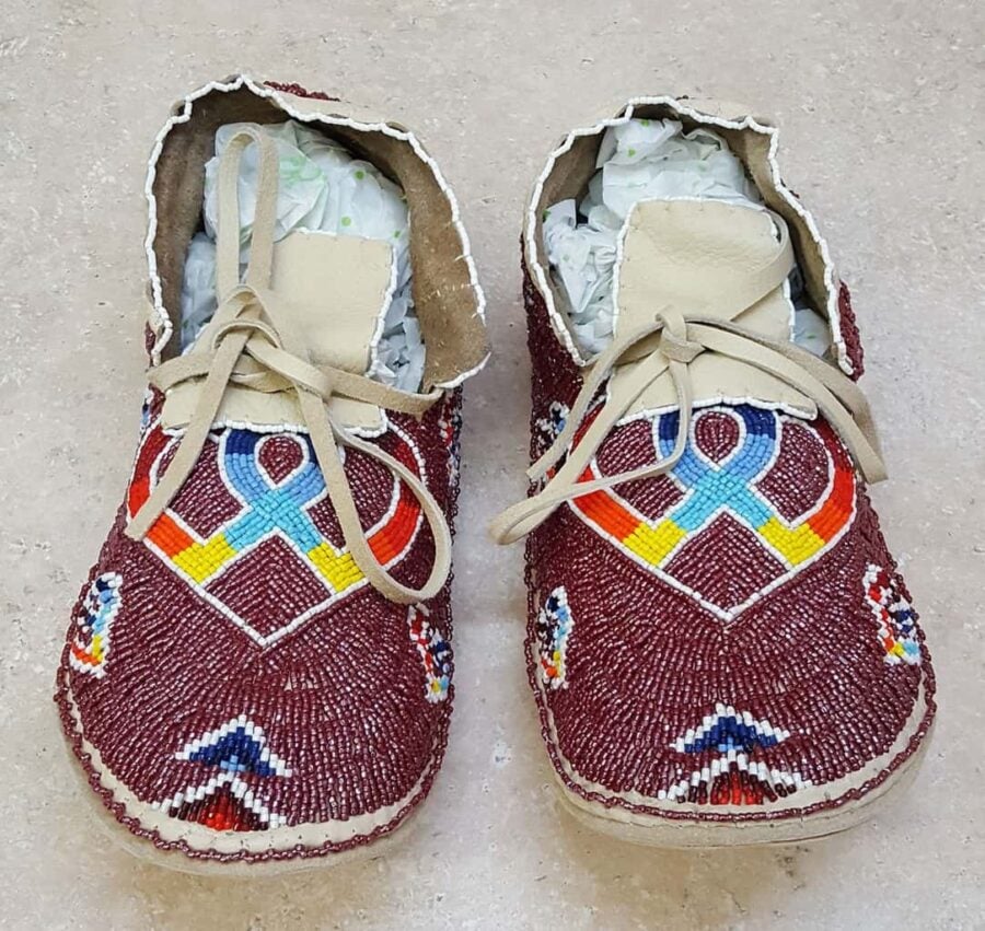 NEW WOMENS SZ. 10 CUT BEADED HEART DES 