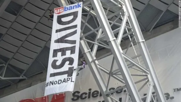 #NoDAPL Banner Displayed at US Bank Stadium During NFL Game