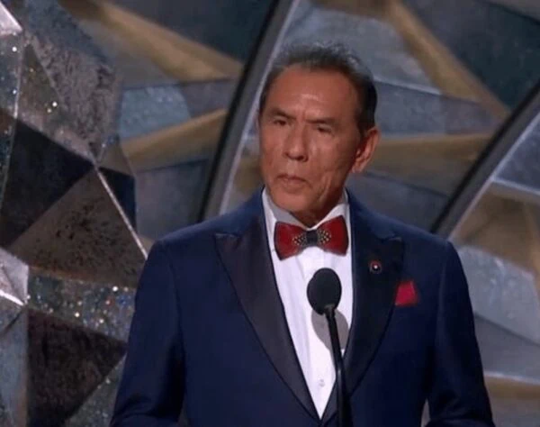 Native Actor Wes Studi Honors Veterans At Oscars…And Speaks Cherokee On Stage!